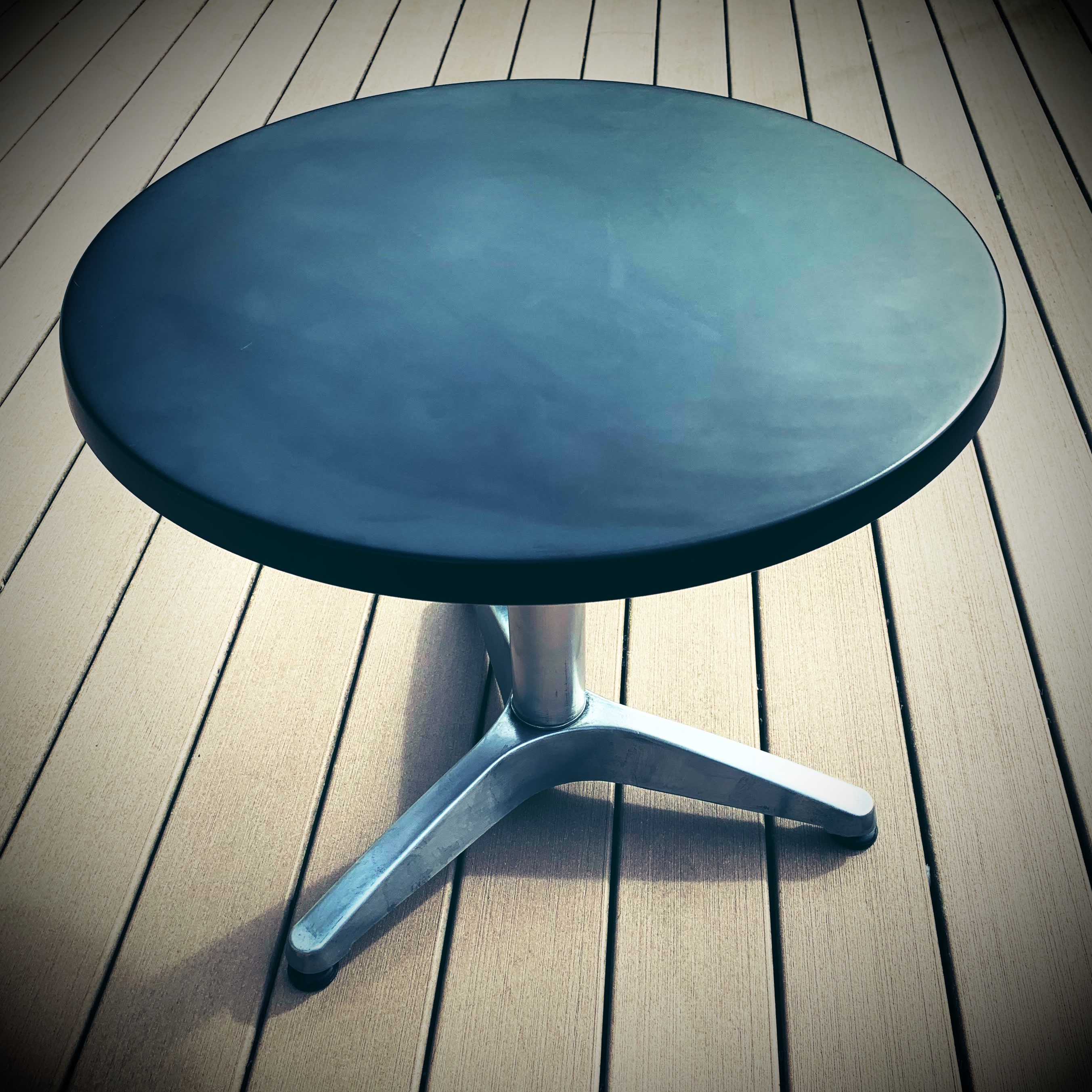 PREMIUM ROUND CAFE OR COFFEE TABLE